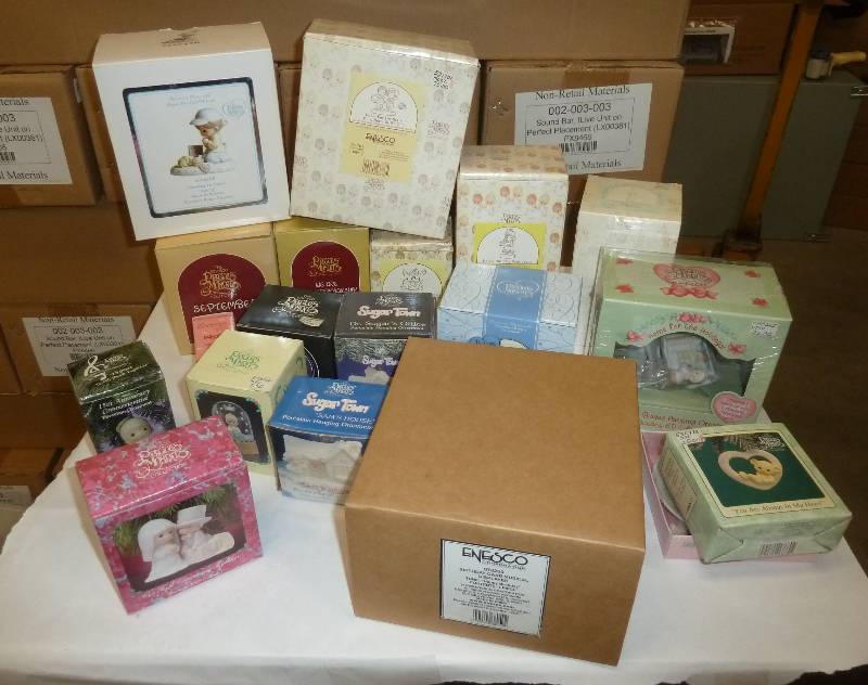 lot 108 image: lot of 18 Precious Moments - seller...