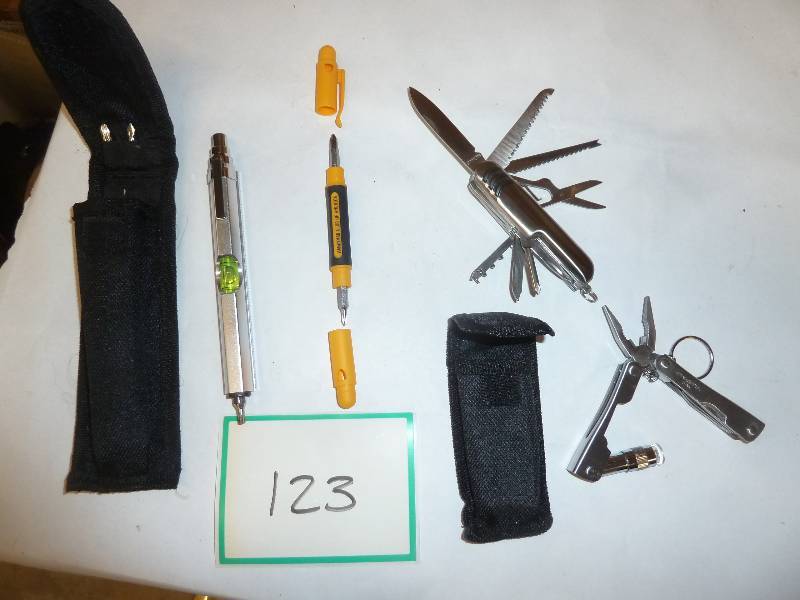 lot 123 image: Multi tool knives and screwdrivers ...