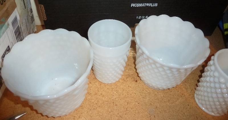 lot 142 image: Set of 4 hobnail milk glass bowlsg...