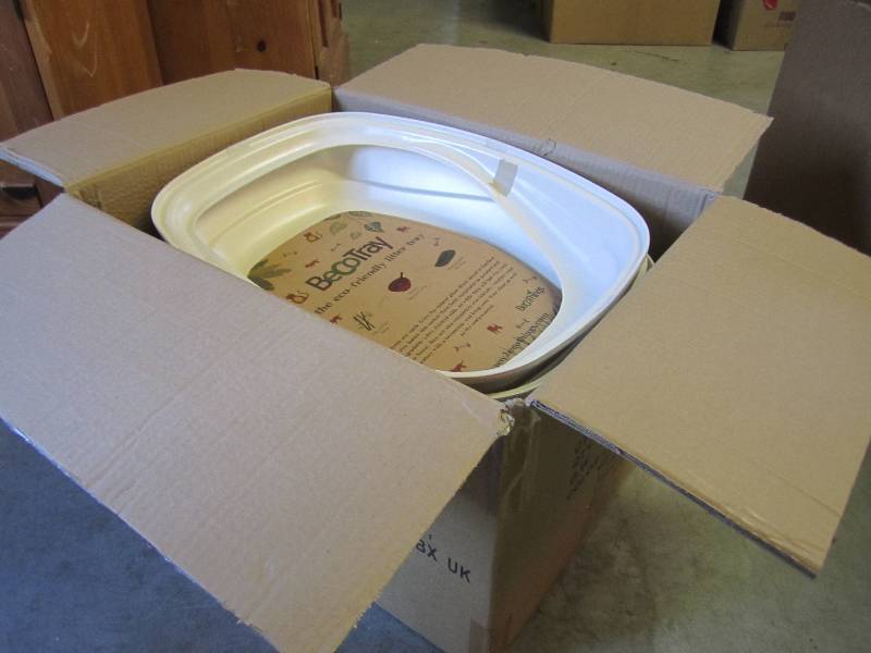 lot 61 image: Case of 5 becotray eco-friendly lit...