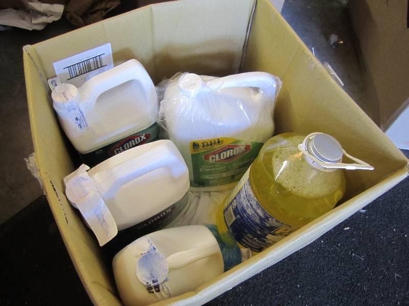 lot 79 image: Lot of misc cleaners Clorox Pine-So...