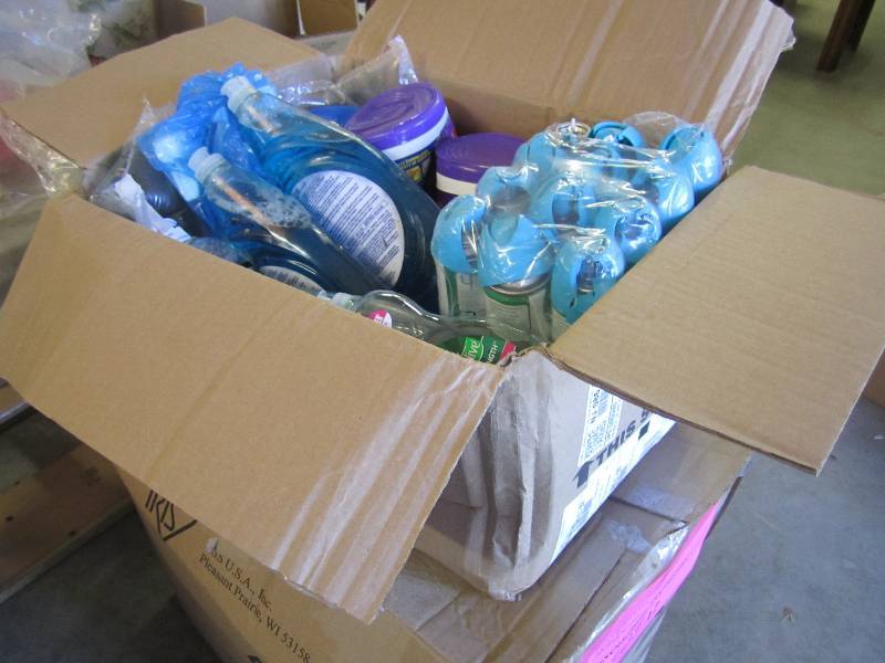 lot 81 image: Box full of misc cleaners etc. Dawn...