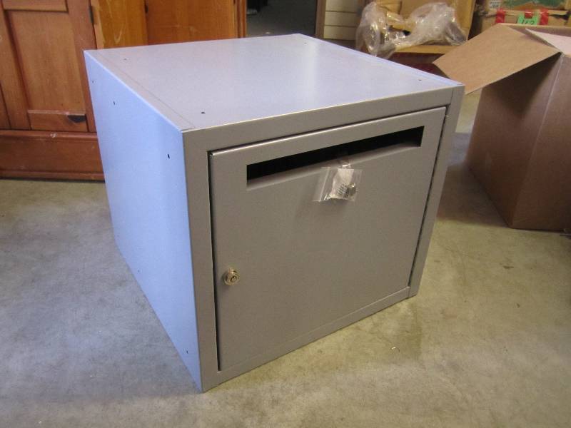 lot 102 image: Large Metal Locking Dropbox. 20x20x...