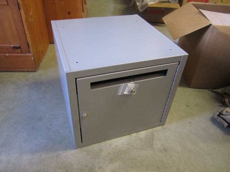 lot 103 image: Large Metal Locking Dropbox. 20x20x...