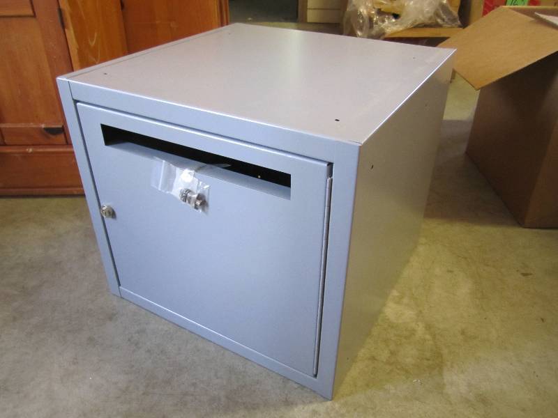 lot 104 image: Large Metal Locking Dropbox. 20x20x...