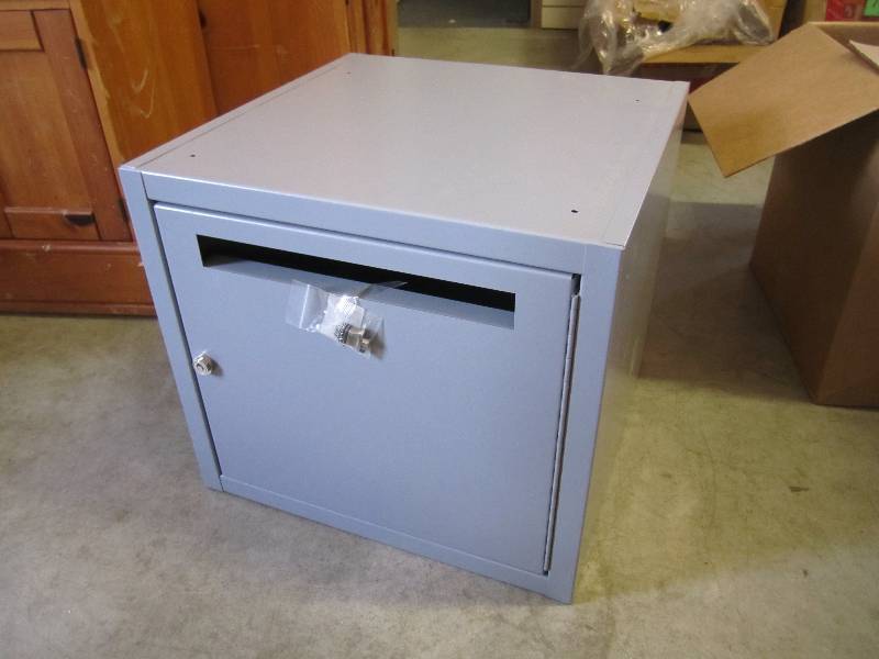 lot 108 image: Large Metal Locking Dropbox. 20x20x...