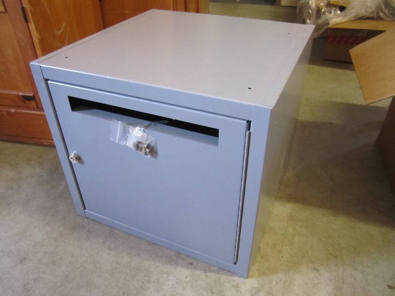 lot 114 image: Large Metal Locking Dropbox. 20x20x...