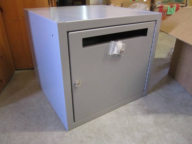 lot 115 image: Large Metal Locking Dropbox. 20x20x...