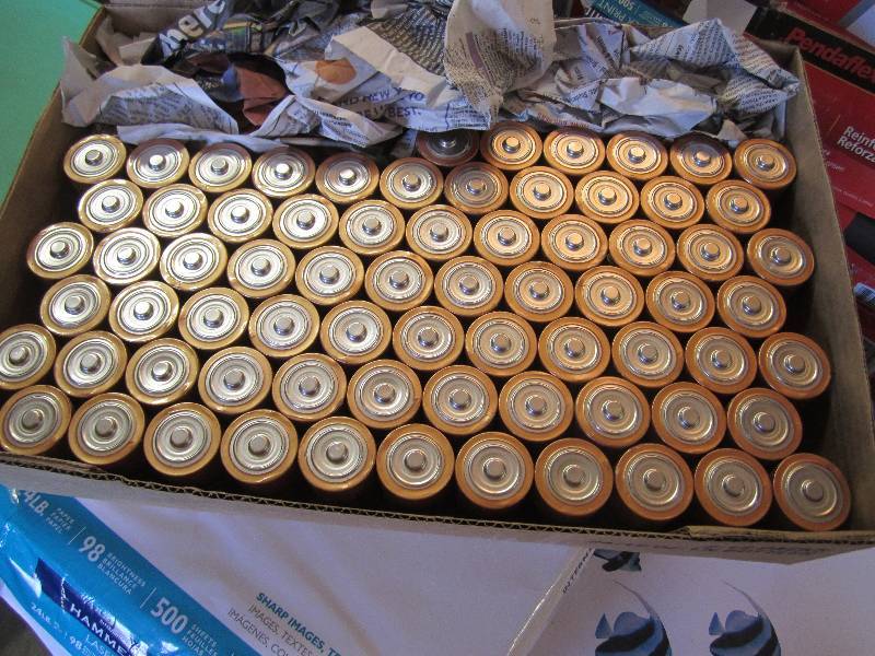 lot 117 image: Lot of 72 Duracell Quantum D Batter...