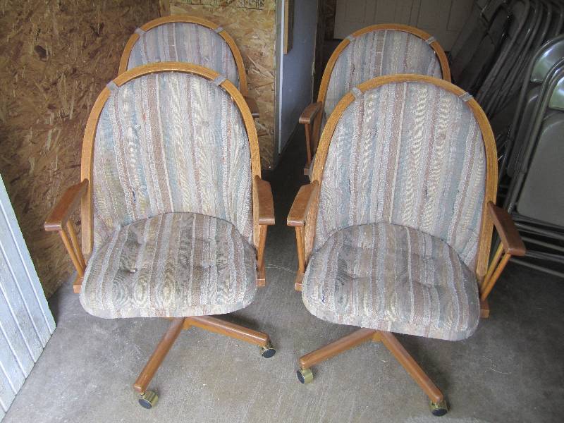 lot 123 image: Set of 4 swivel chairs on wheels....