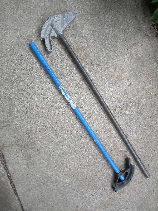lot 124 image: Lot of 2 pipe benders....