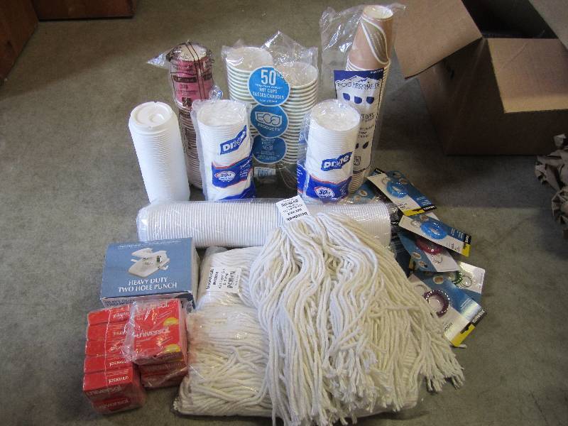 lot 125 image: Lot of misc. Cups lids 3 new mop he...