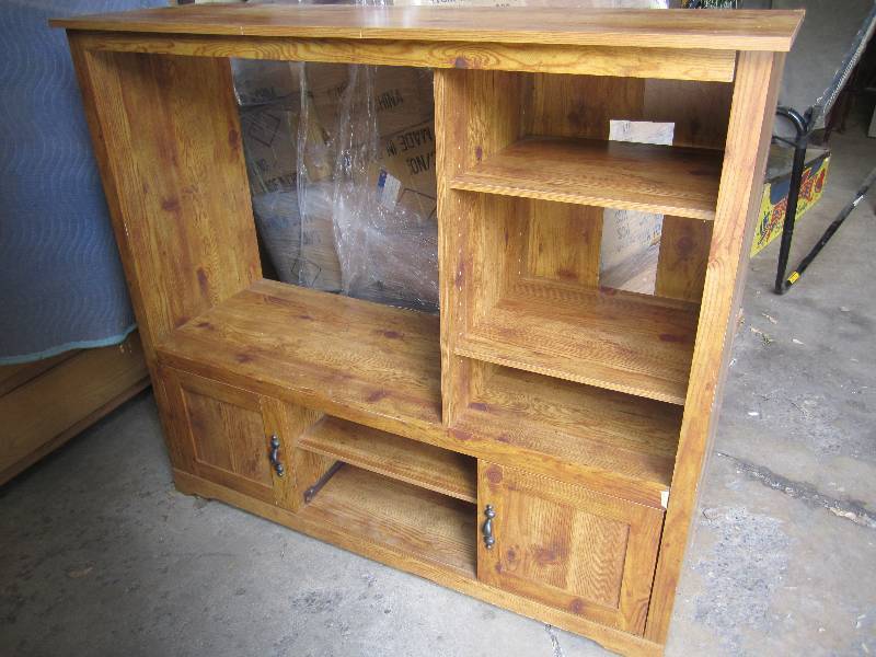 lot 149 image: Entertainment Center 19x53.75x48.25...