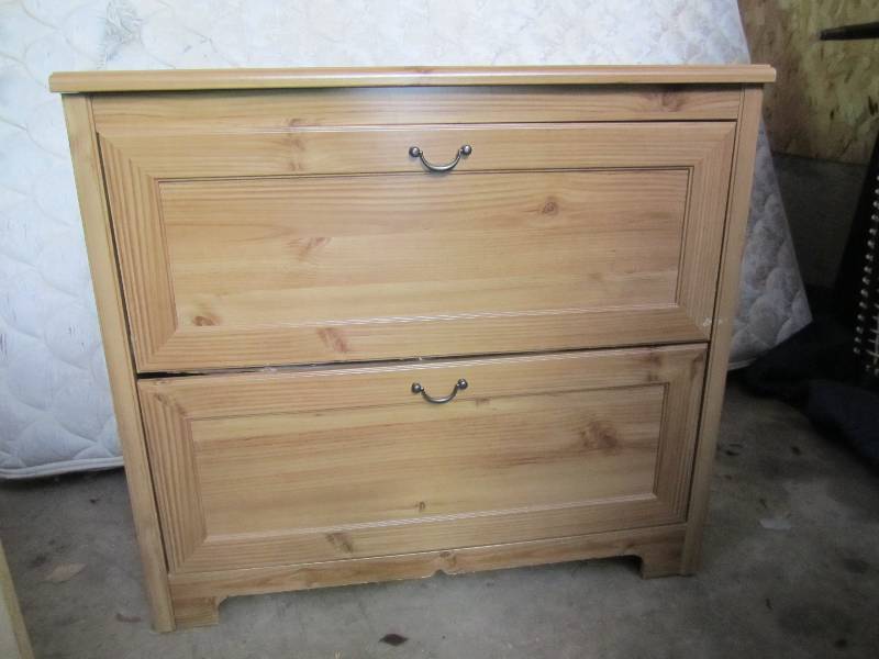 lot 153 image: 3 Drawer Dresser 17x34.75x31.5 hig...