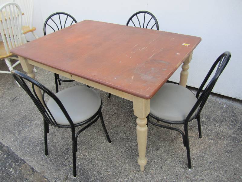 lot 166 image: Wood Table and 4 Metal Chairs Table...