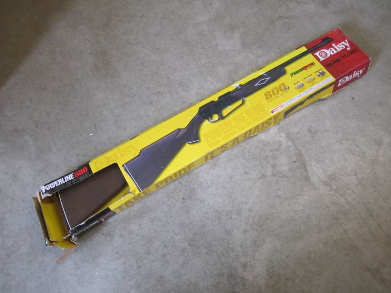 lot 183 image: Daisy BBPellet Gun Box has damage ...