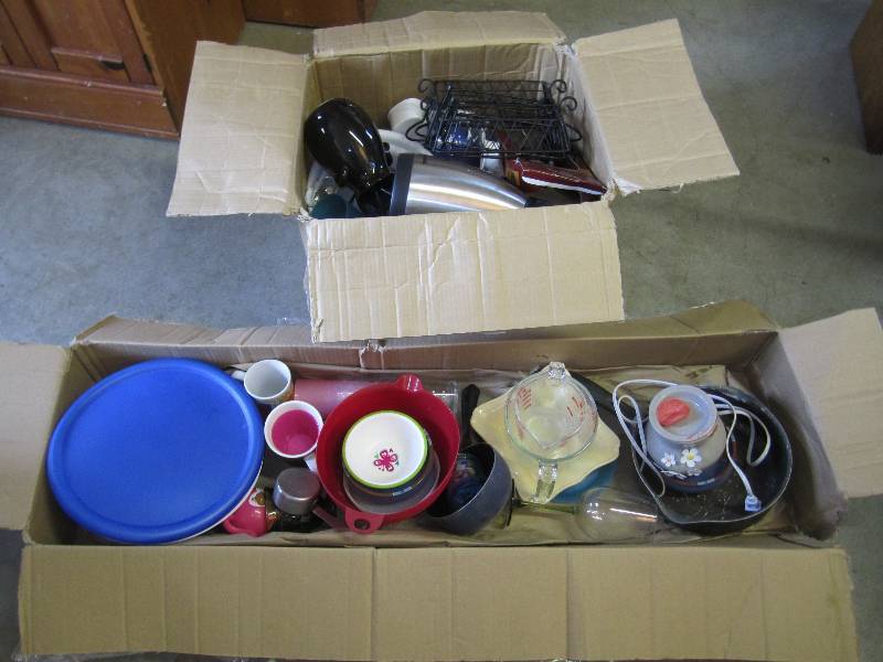 lot 186 image: 2 Boxes full of misc kitchen items ...