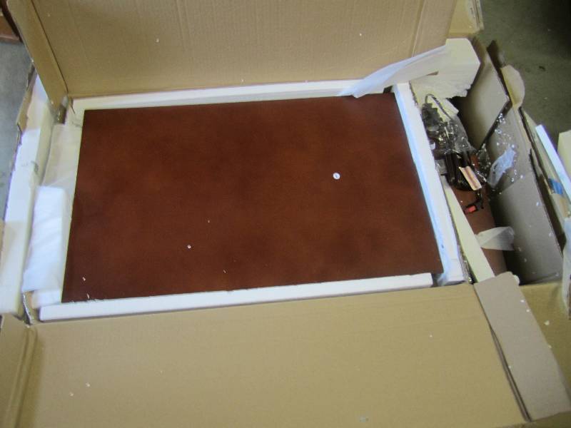 lot 187 image: Lit Short Curio open box....