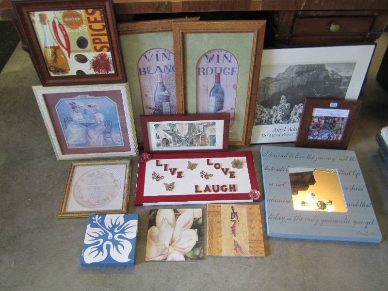 lot 192 image: Lot of misc wall decor. See all pho...