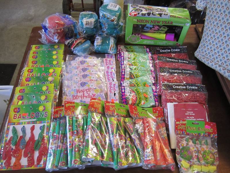 lot 195 image: Large lot of party supplies. Balloo...