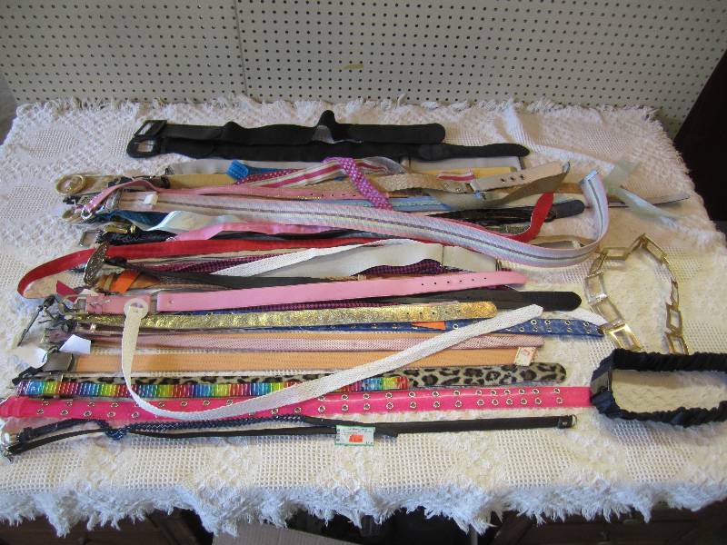 lot 199 image: Lot of 40 belts and other misc ite...
