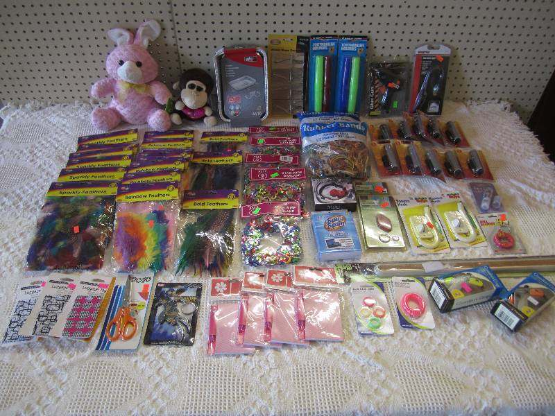 lot 200 image: Large lot of resale items. Lot of v...