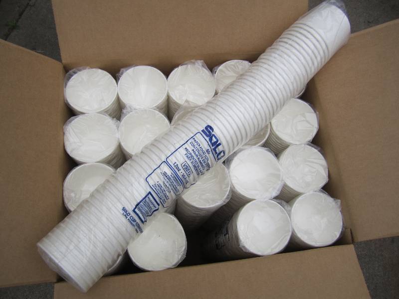 lot 204 image: Case of 1200 12oz Solo Paper Food C...