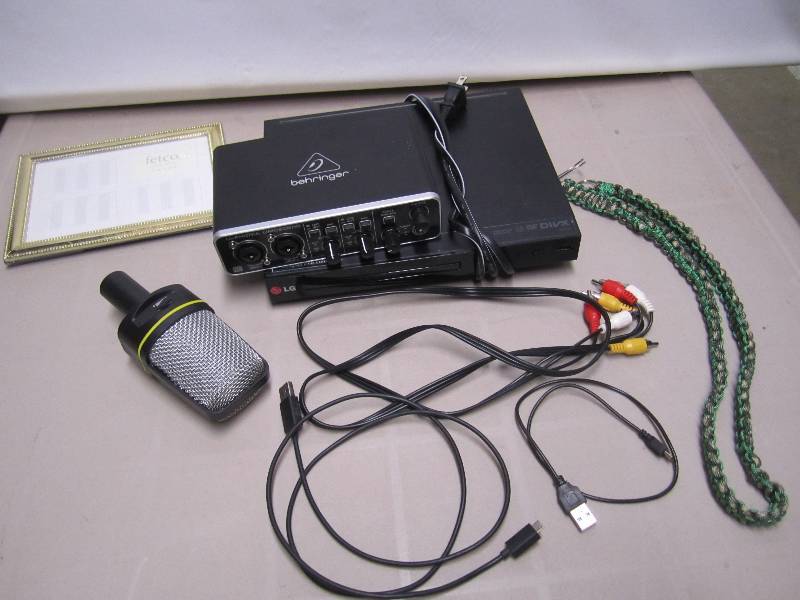lot 208 image: Lot of misc items DVDCD player Beh...