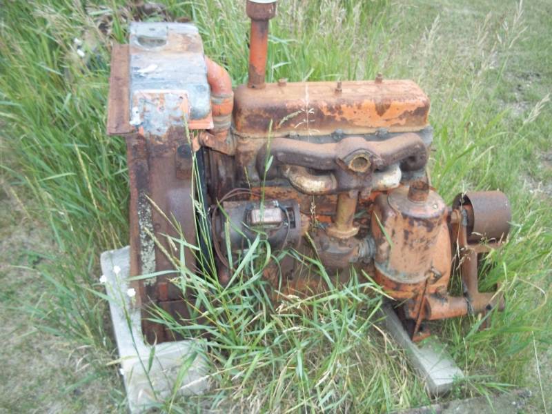 lot 3 image: Case engine - came out of combine