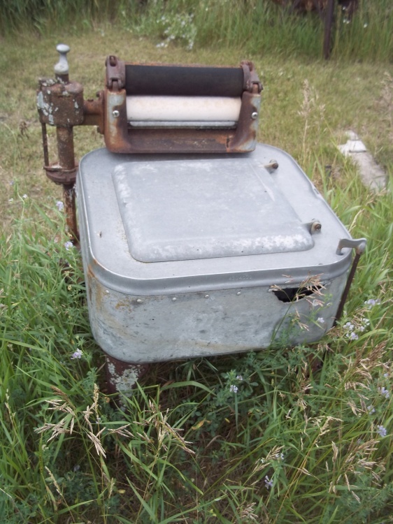 lot 5 image: Vintage Washing Machine