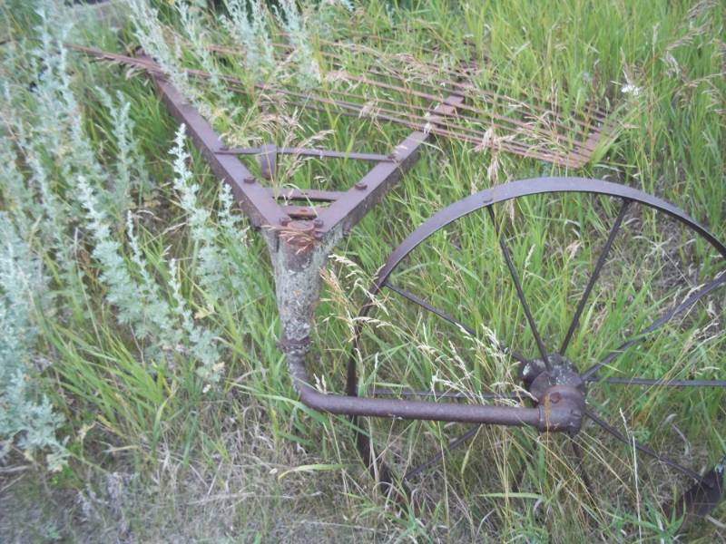 lot 11 image: Windrower - attachment to set on behind horse equipment