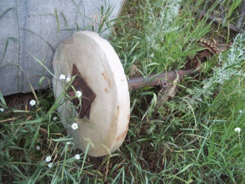 lot 13 image: Grinding Stone
