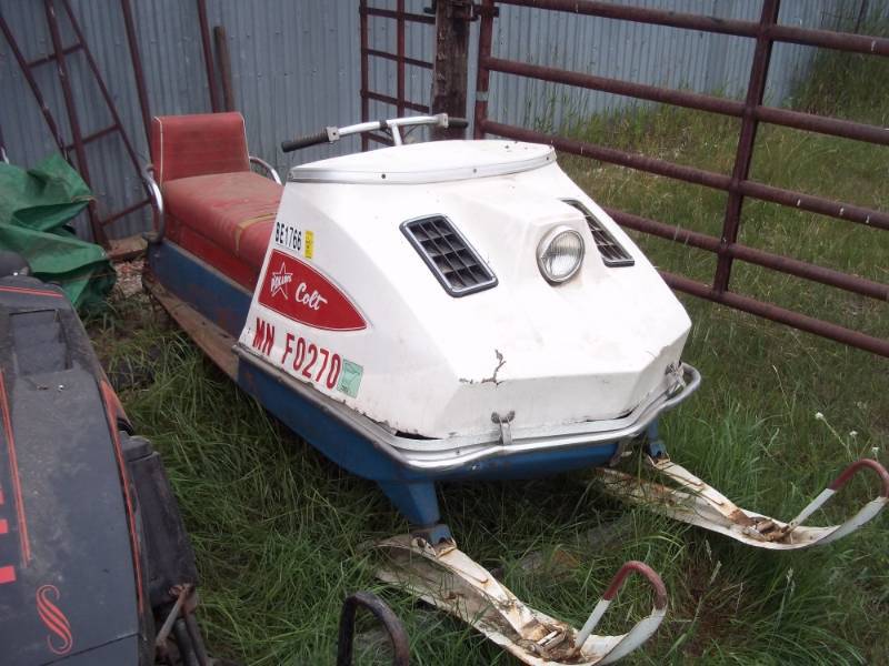 lot 16 image: Polaris Colt snowmobile