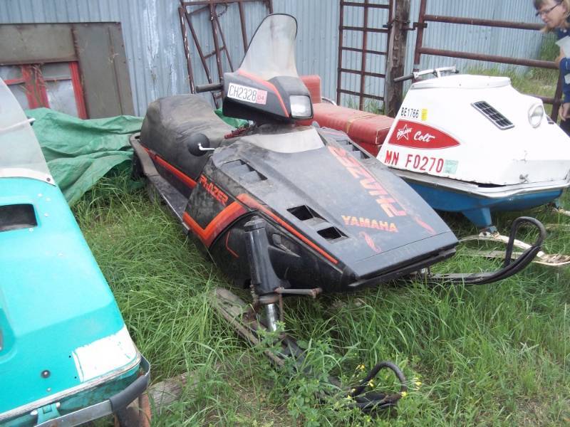 lot 17 image: 1986 Yamaha Phazer snowmobile