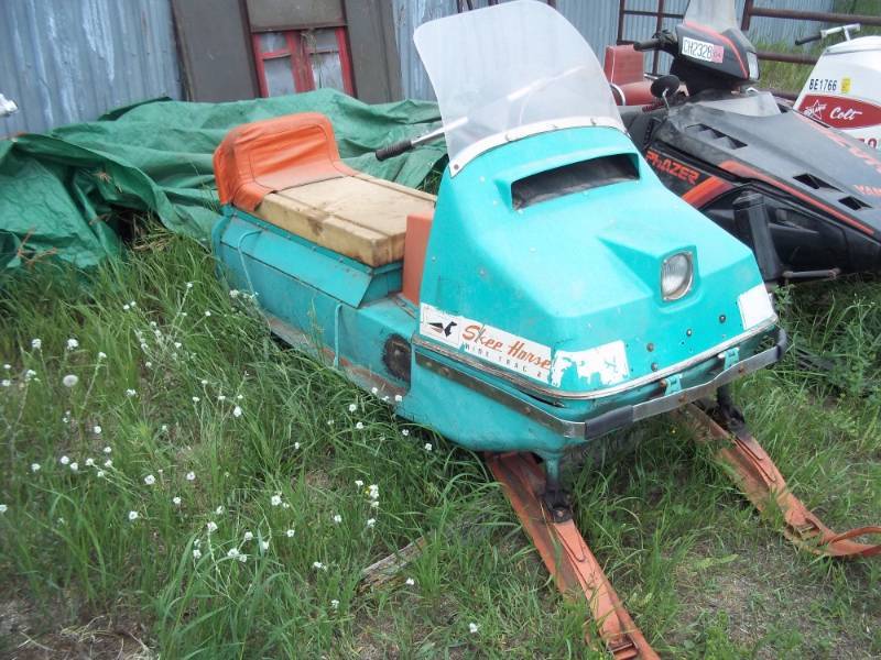 lot 18 image: Skee Horse wide trac 20 snowmobile