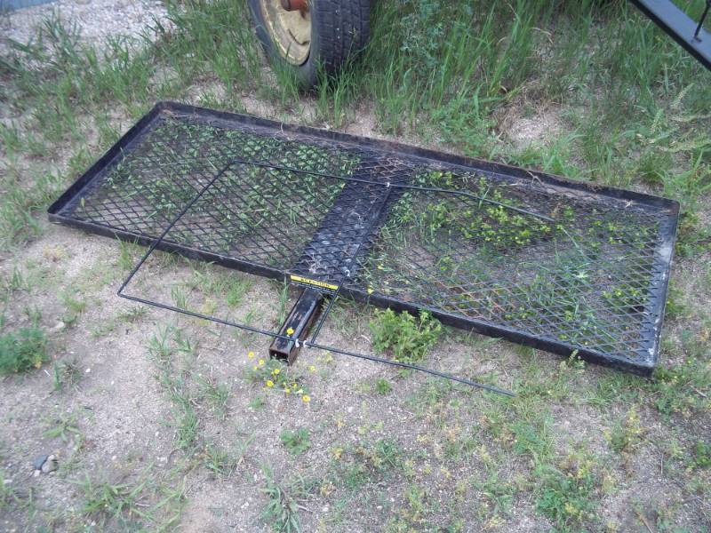 lot 21 image: Hitch carrier