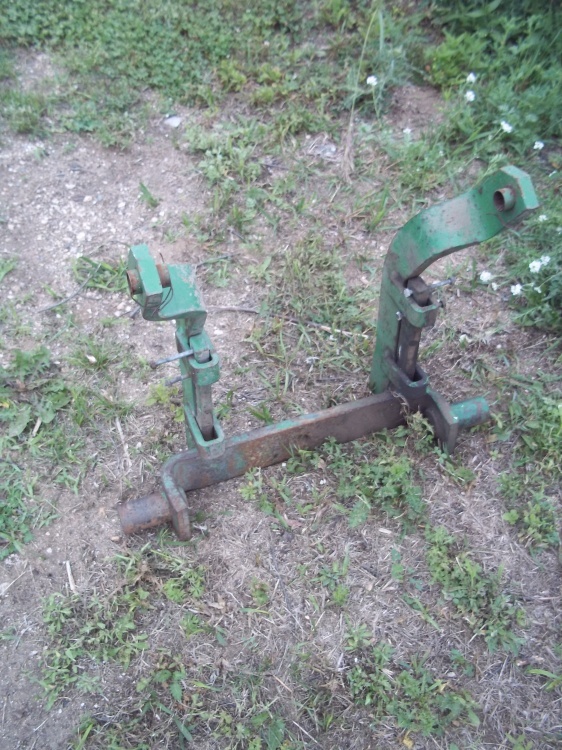 lot 22 image: John Deere hitch bracket for mower