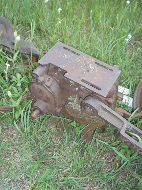 lot 25 image: Windmill well gear