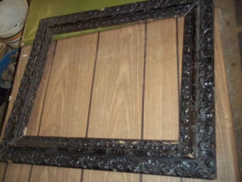 lot 35 image: Antique picture frame