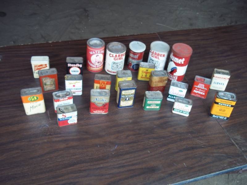 lot 37 image: Lot of vintage spice tins