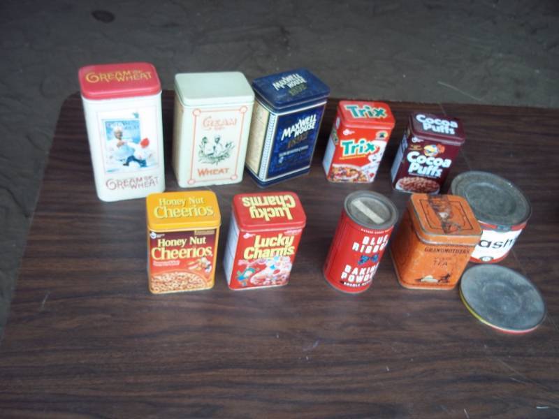 lot 38 image: Lot of Vintage tins including Cream of wheat, Cocoa Puffs, etc