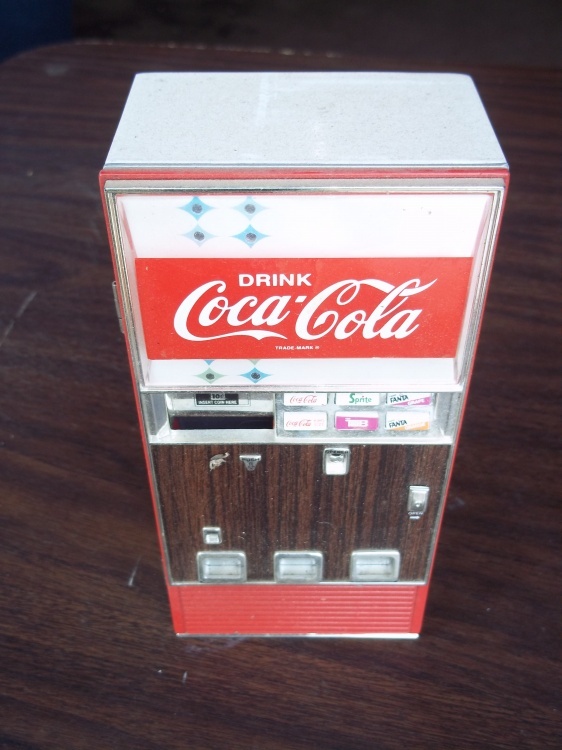 lot 42 image: Coke Musical box