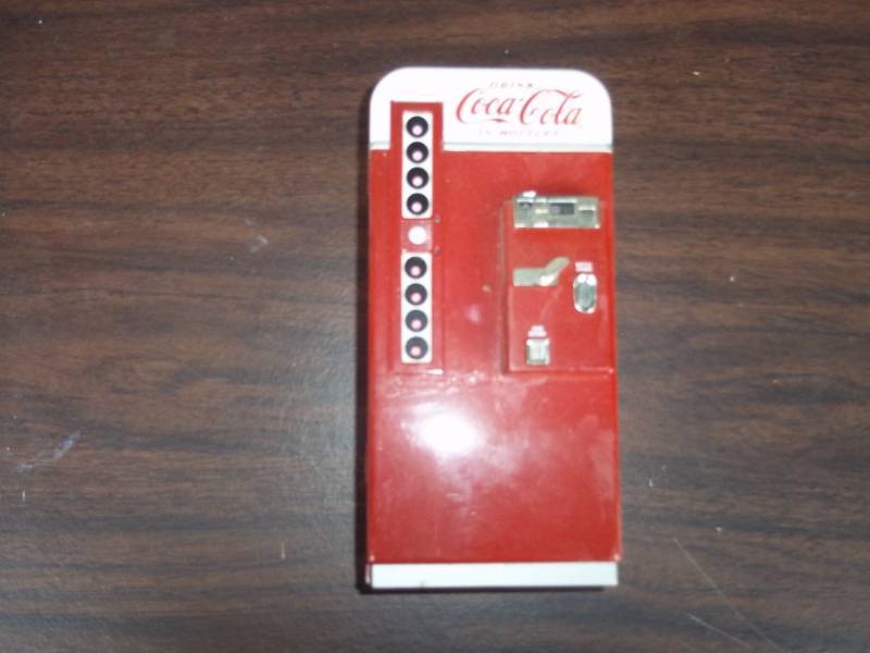 lot 44 image: Coke Bank