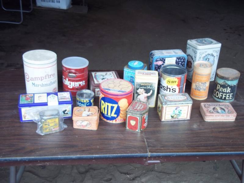 lot 61 image: Lot of Collectible tins including Campfire marshmallows, ritz crackers, etc