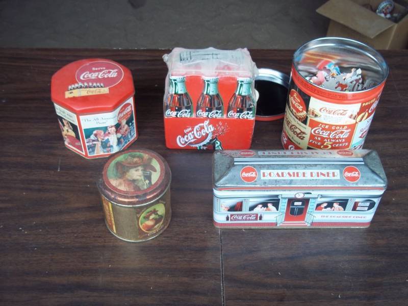 lot 64 image: Lot of coca cola collectibles including lunch box, puzzle, etc