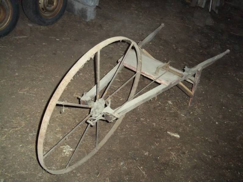 lot 72 image: Vintage Seeder