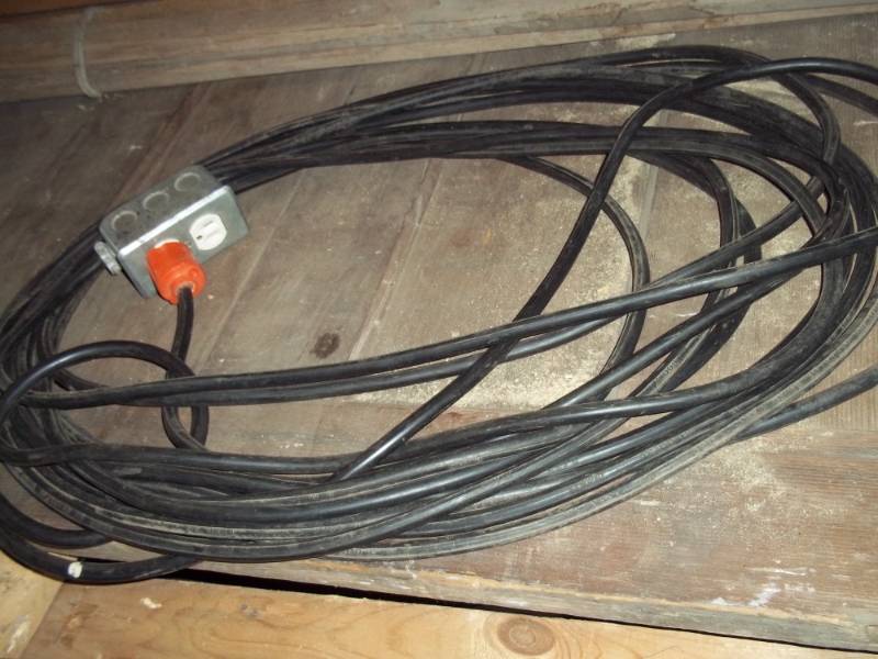 lot 76 image: Heavy Duty extension cord with boxed end