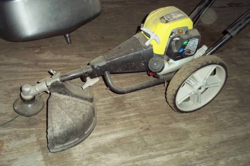 lot 87 image: Push String Trimmer