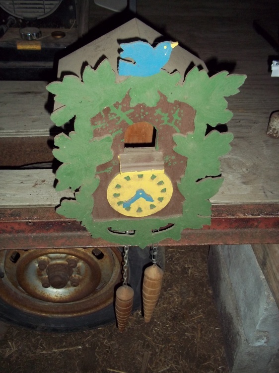 lot 98 image: Bird House