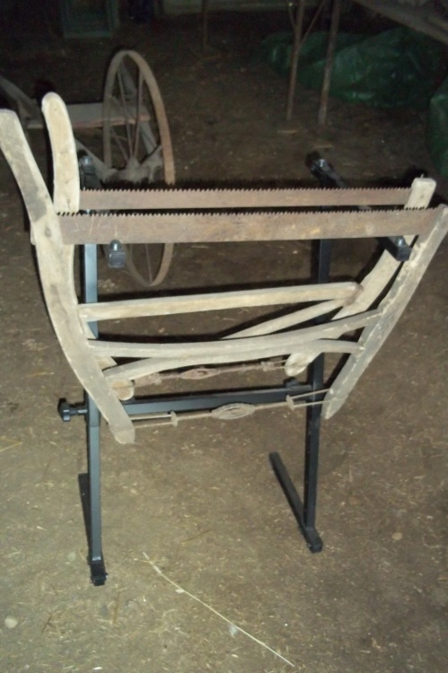 lot 100 image: Pair of saws with stand